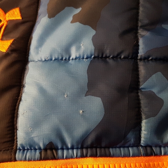 Under Armour YXL Cold Gear blue camo jacket has cosmetic defects - Picture 8 of 9